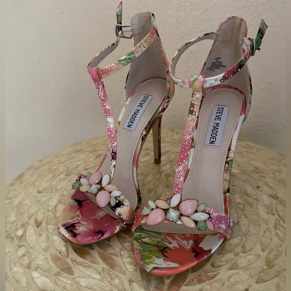 Steve Madden Multi florar gem heels 💐